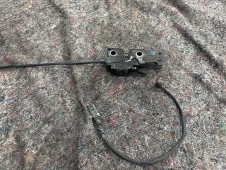 bontott VW GOLF V Motorháztető Zárszerkezet