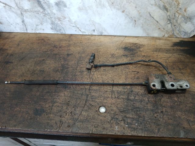 bontott VW GOLF V Motorháztető Zárszerkezet