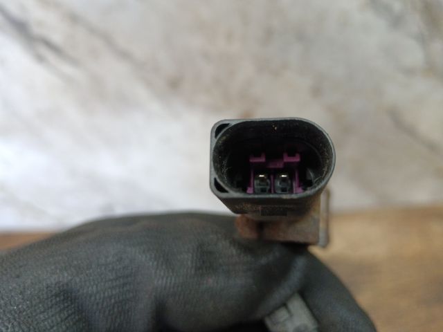 bontott VW GOLF V Motorháztető Zárszerkezet