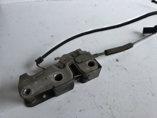 bontott VW GOLF V Motorháztető Zárszerkezet