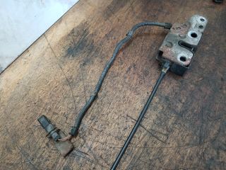 bontott VW GOLF V Motorháztető Zárszerkezet