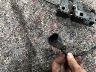 bontott VW GOLF V Motorháztető Zárszerkezet