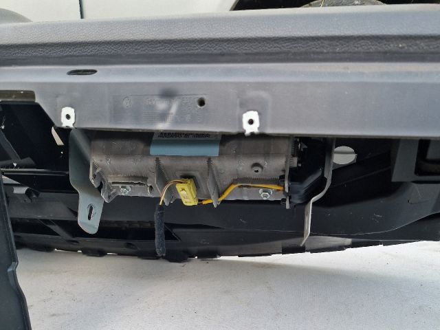 bontott VW GOLF V Műszerfal Héj