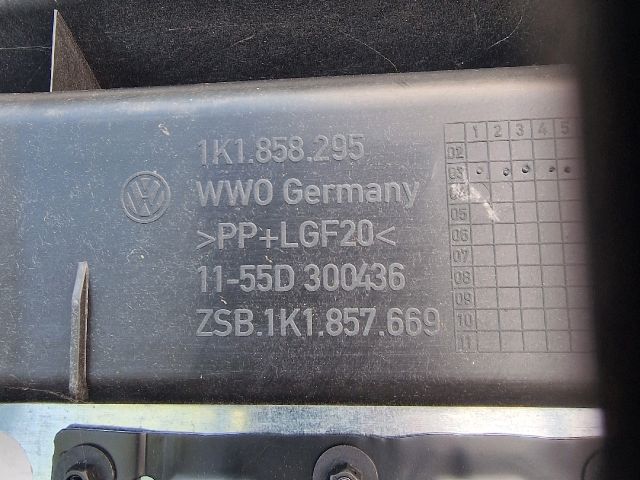 bontott VW GOLF V Műszerfal Héj