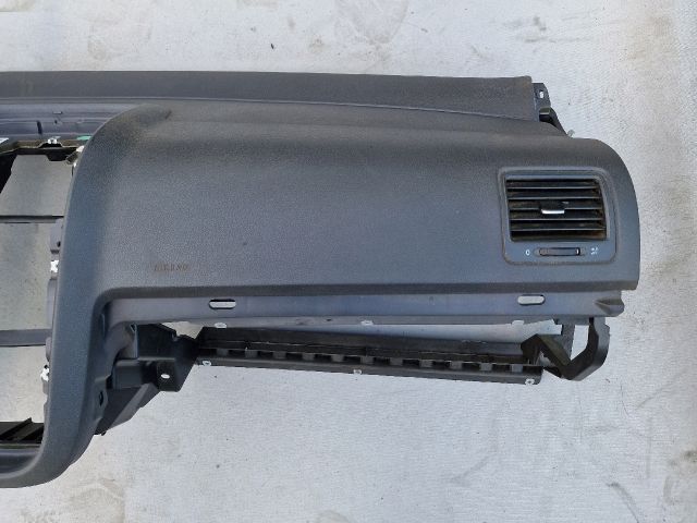 bontott VW GOLF V Műszerfal Héj