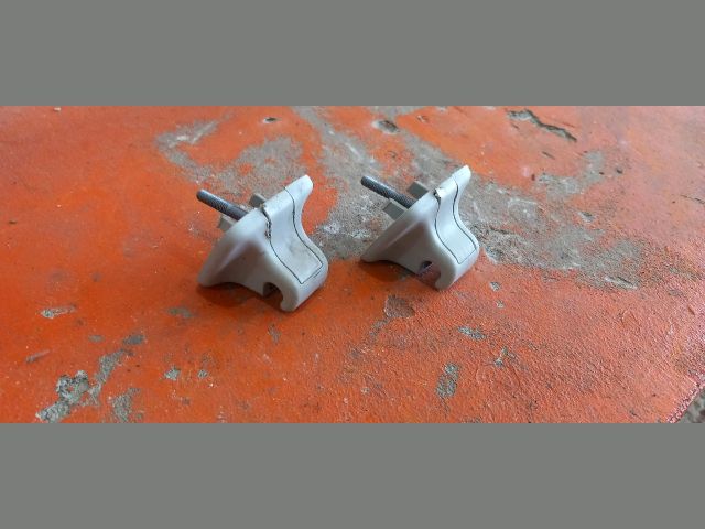 bontott VW GOLF V Napellenző Tartó (Pozíciófüggetlen)