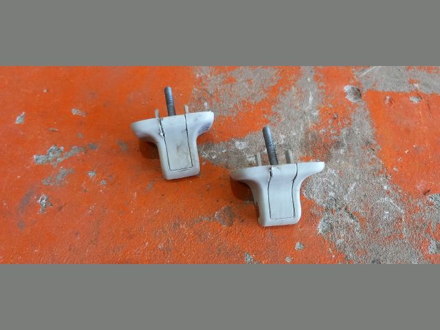 bontott VW GOLF V Napellenző Tartó (Pozíciófüggetlen)