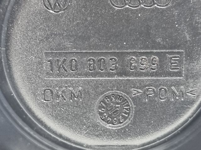 bontott VW GOLF V Pótkerék Rögzítő