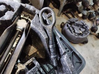 bontott VW GOLF V Pótkerék Szerszámtartó