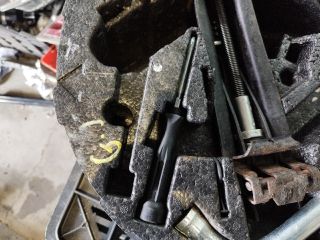 bontott VW GOLF V Pótkerék Szerszámtartó