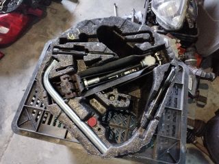 bontott VW GOLF V Pótkerék Szerszámtartó