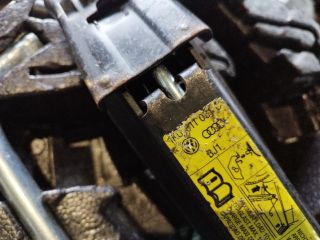 bontott VW GOLF V Pótkerék Szerszámtartó