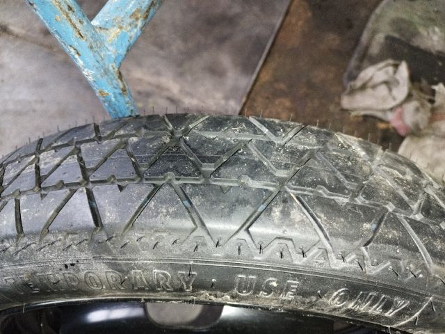 bontott VW GOLF V Pótkerék