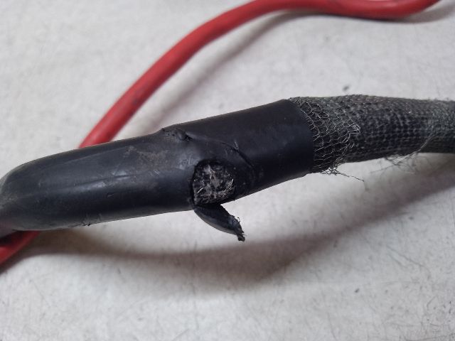 bontott VW GOLF V Pozitív Kábel