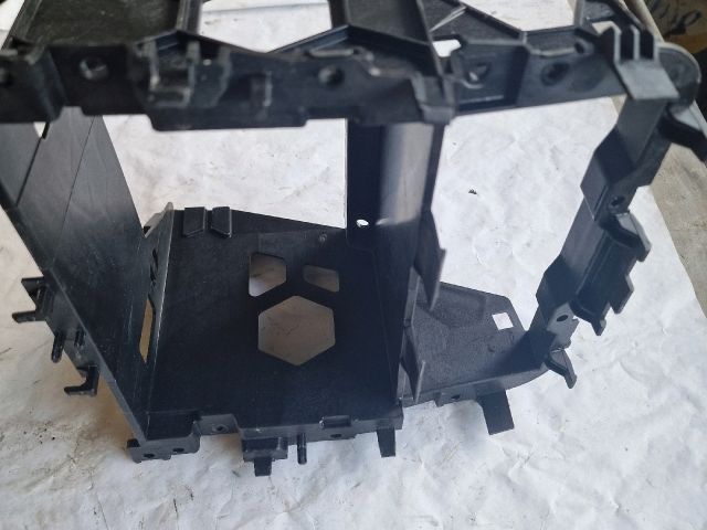 bontott VW GOLF V Rádió / CD Keret