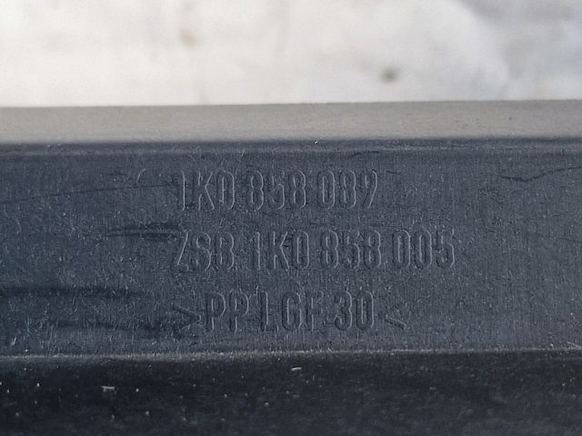 bontott VW GOLF V Rádió / CD Keret