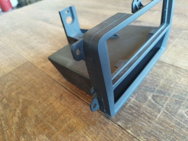 bontott VW GOLF V Rádió / CD Keret