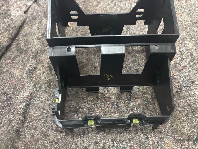 bontott VW GOLF V Rádió / CD Keret