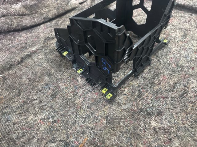 bontott VW GOLF V Rádió / CD Keret