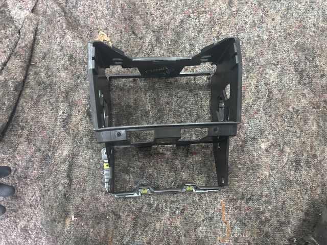 bontott VW GOLF V Rádió / CD Keret