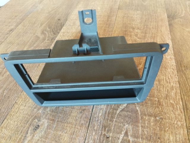 bontott VW GOLF V Rádió / CD Keret