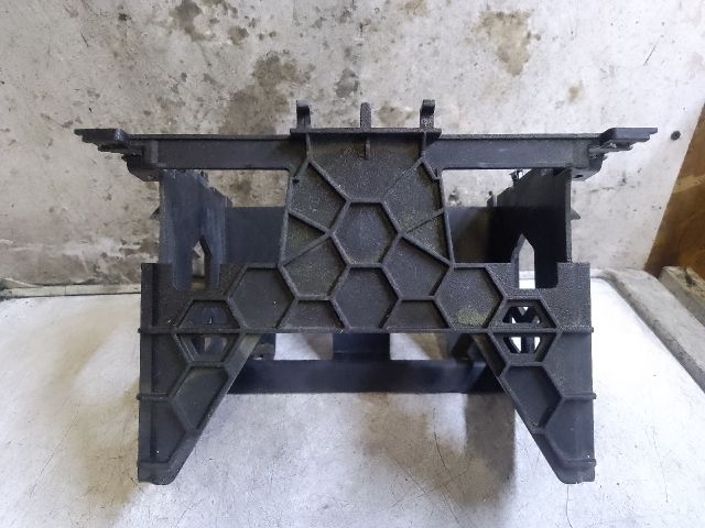 bontott VW GOLF V Rádió / CD Keret