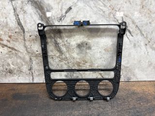 bontott VW GOLF V Rádió / CD Keret
