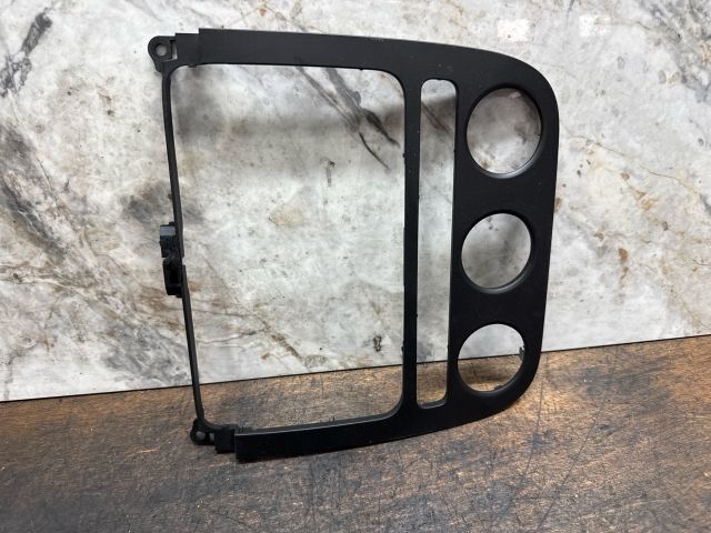 bontott VW GOLF V Rádió / CD Keret