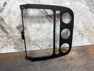 bontott VW GOLF V Rádió / CD Keret