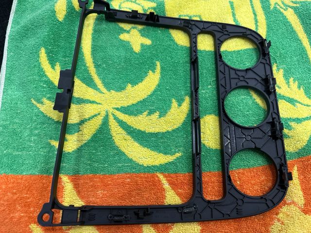 bontott VW GOLF V Rádió / CD Keret