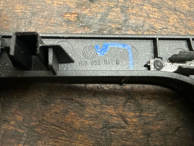 bontott VW GOLF V Rádió / CD Keret