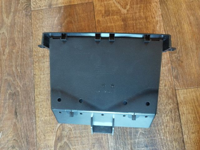 bontott VW GOLF V Rádió / CD Keret