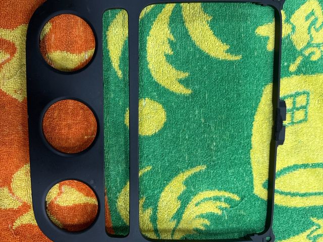 bontott VW GOLF V Rádió / CD Keret