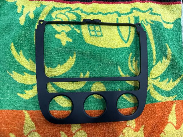 bontott VW GOLF V Rádió / CD Keret