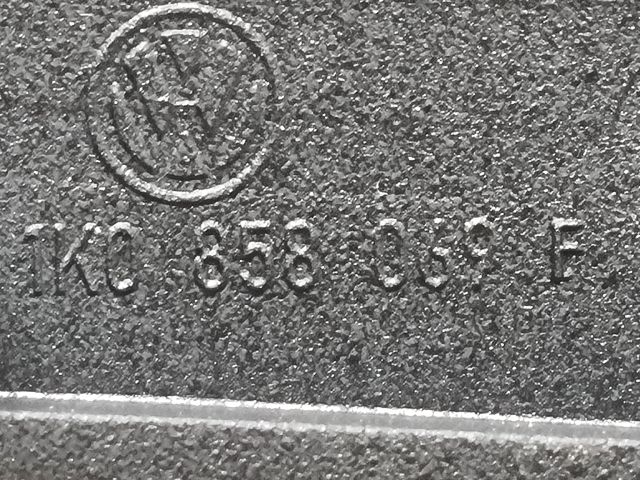 bontott VW GOLF V Rádió / CD Keret