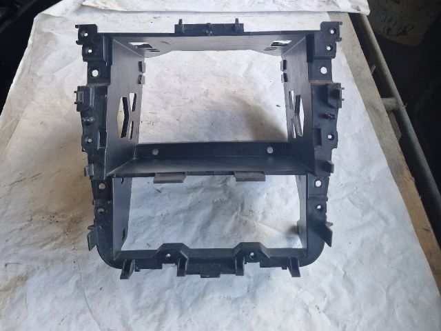 bontott VW GOLF V Rádió / CD Keret