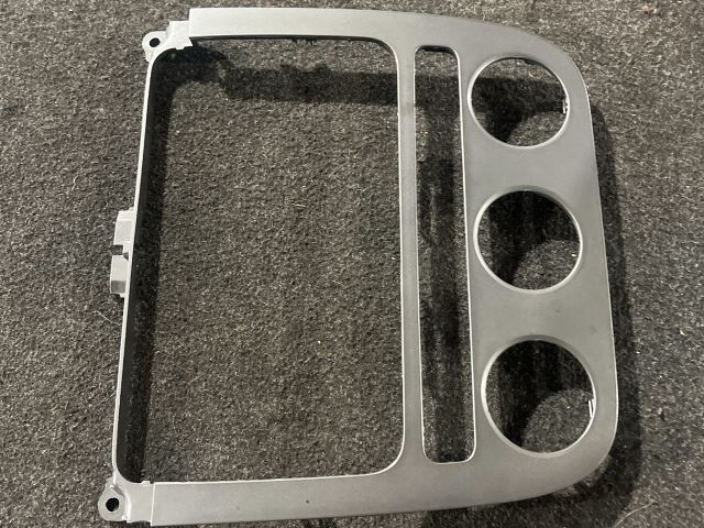 bontott VW GOLF V Rádió / CD Keret