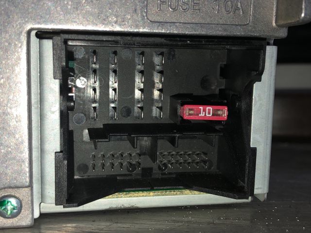 bontott VW GOLF V Rádió / CD