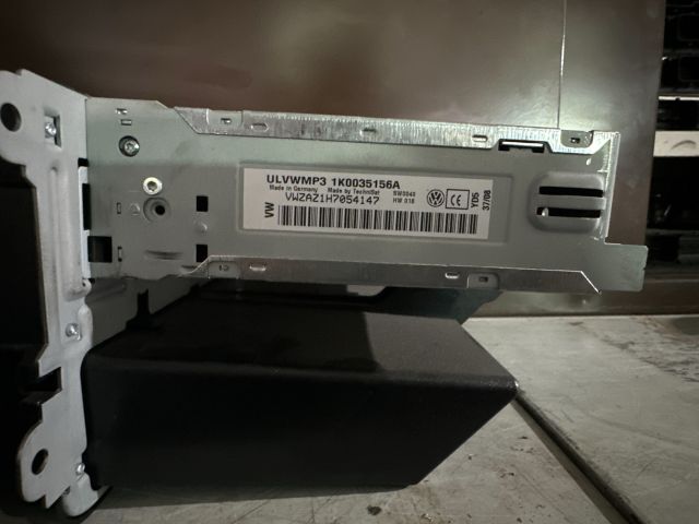 bontott VW GOLF V Rádió / CD