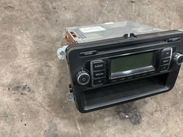 bontott VW GOLF V Rádió / CD