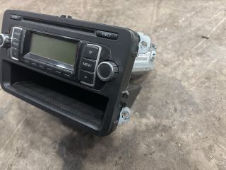 bontott VW GOLF V Rádió / CD