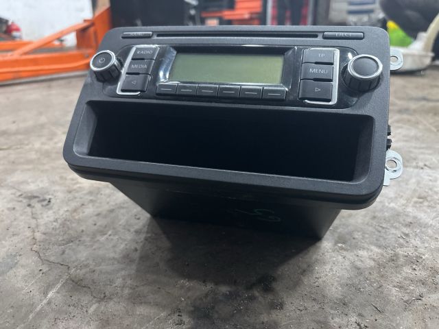 bontott VW GOLF V Rádió / CD