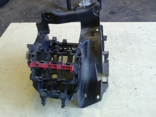 bontott VW GOLF V Relé Csatlakozó