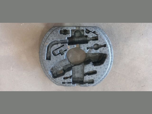 bontott VW GOLF V Szerszámkészlet