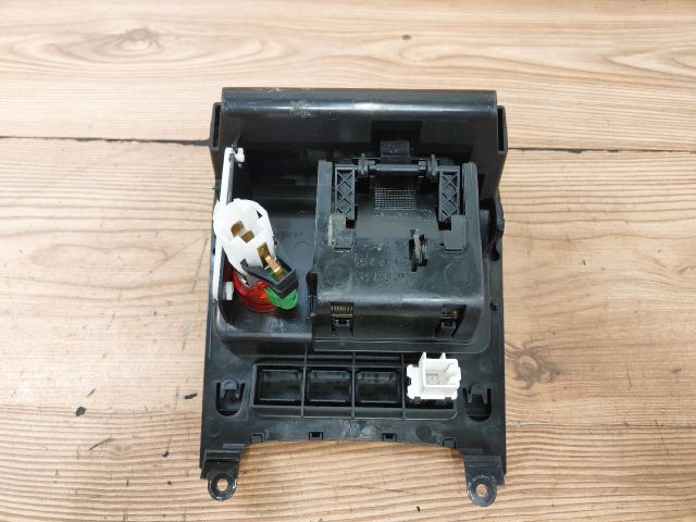 bontott VW GOLF V Szivargyújtó Aljzat