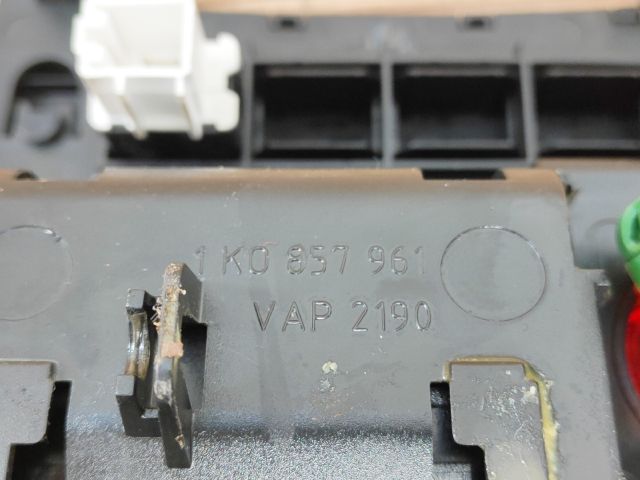 bontott VW GOLF V Szivargyújtó Aljzat