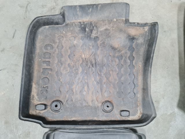 bontott VW GOLF V Szőnyeg Szett