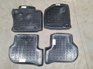 bontott VW GOLF V Szőnyeg Szett