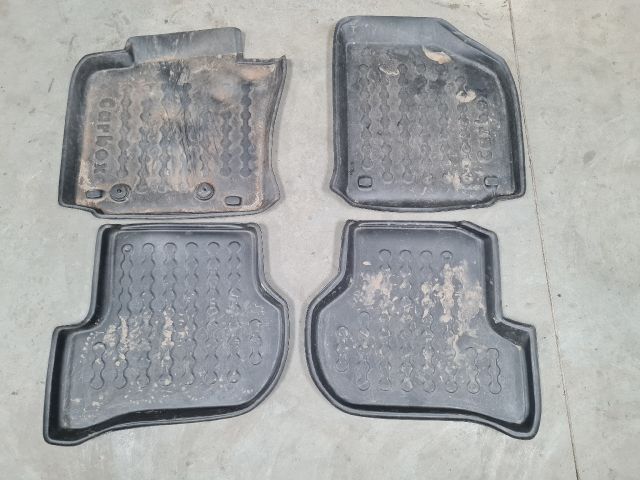 bontott VW GOLF V Szőnyeg Szett