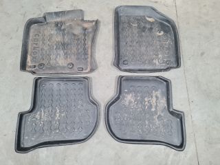 bontott VW GOLF V Szőnyeg Szett